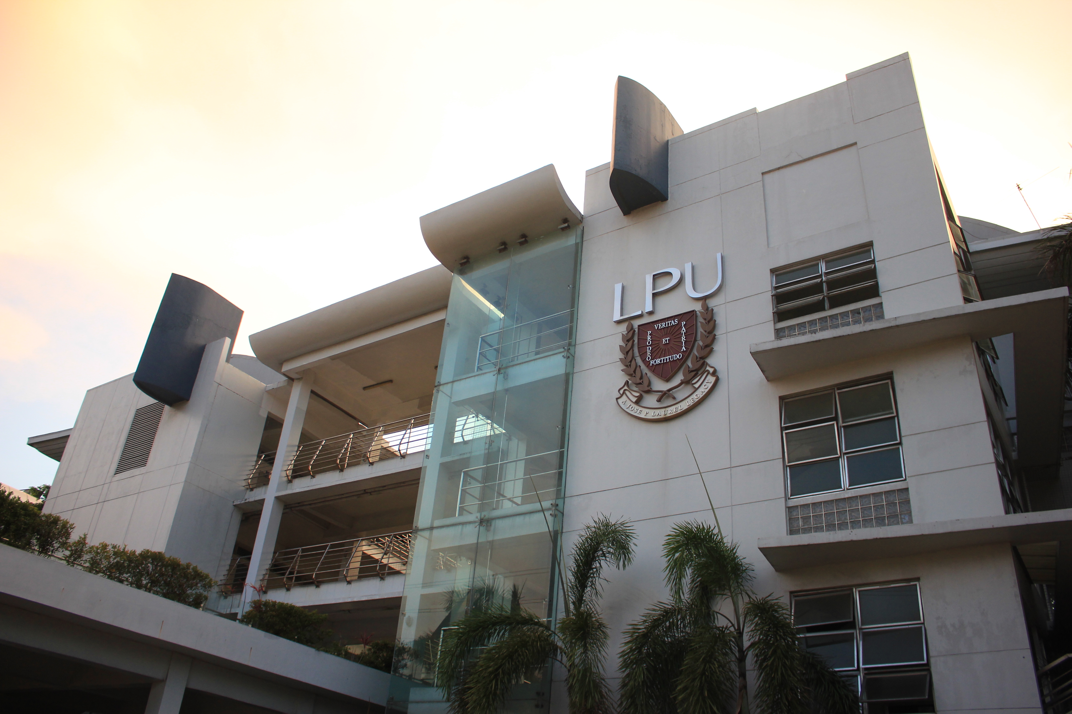 LPU-Laguna Facade